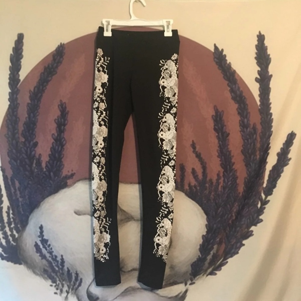 Black floral leggings